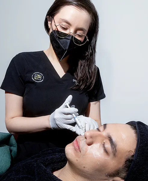 Aplicación de Radiesse en Porcelana Clínica Dermatológica CDMX para estimular colágeno y mejorar la firmeza facial
